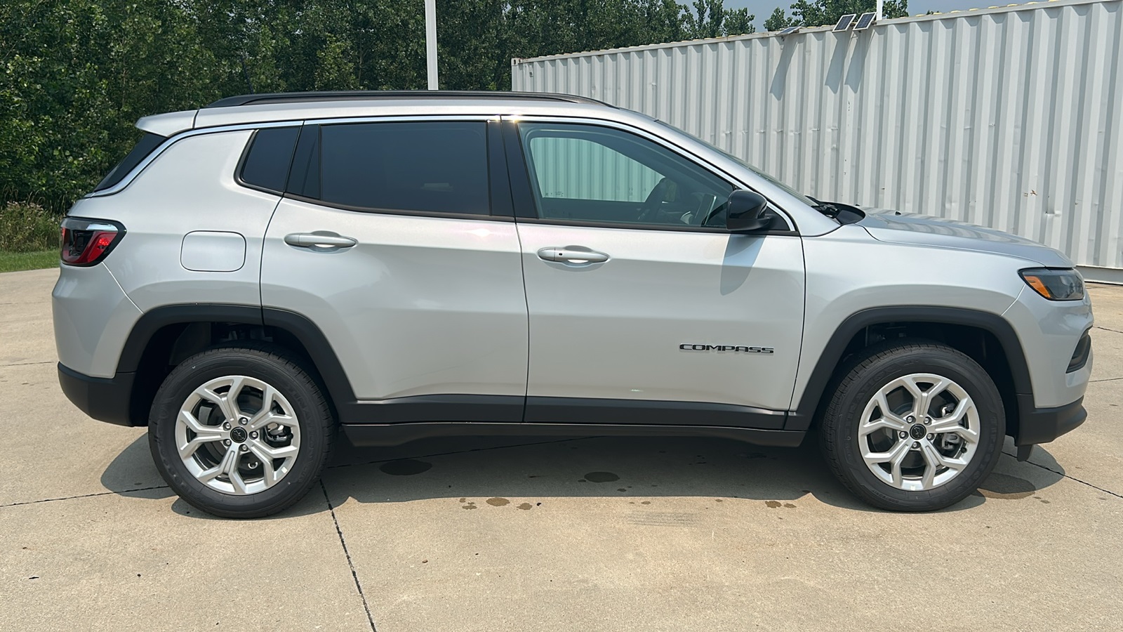 2025 Jeep Compass Latitude photo 2