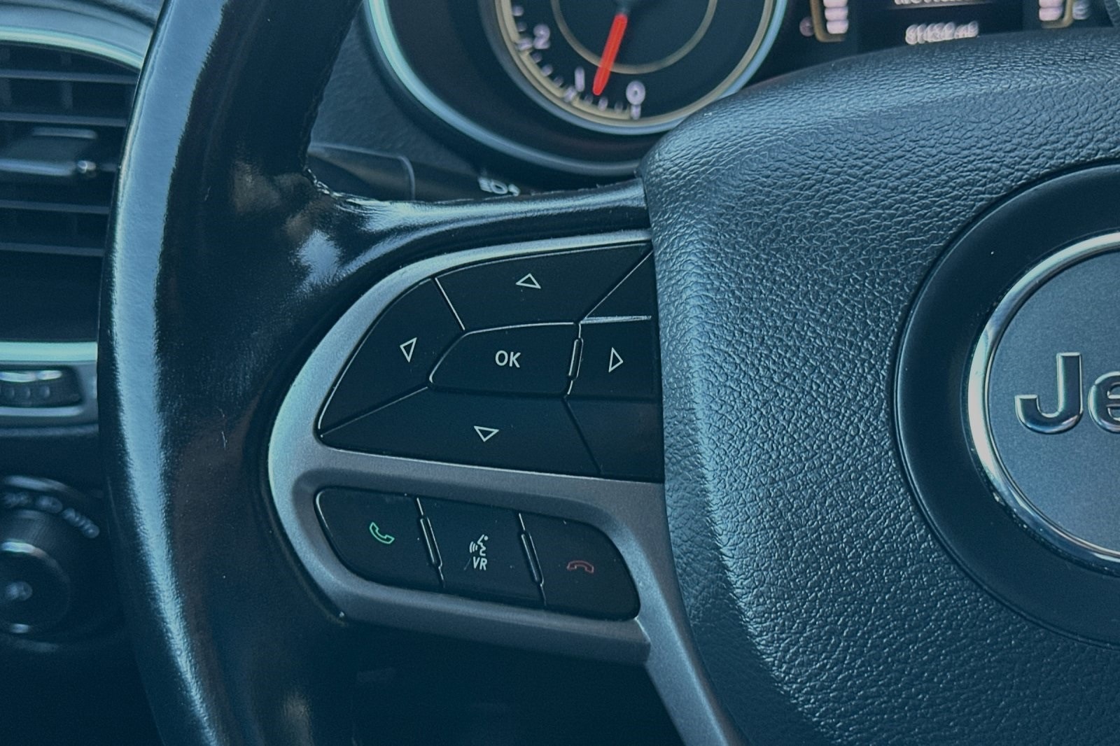 2021 Jeep Cherokee Latitude Lux photo 24