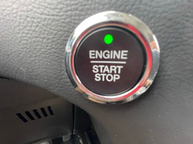 2024 Ford Edge SEL photo 2
