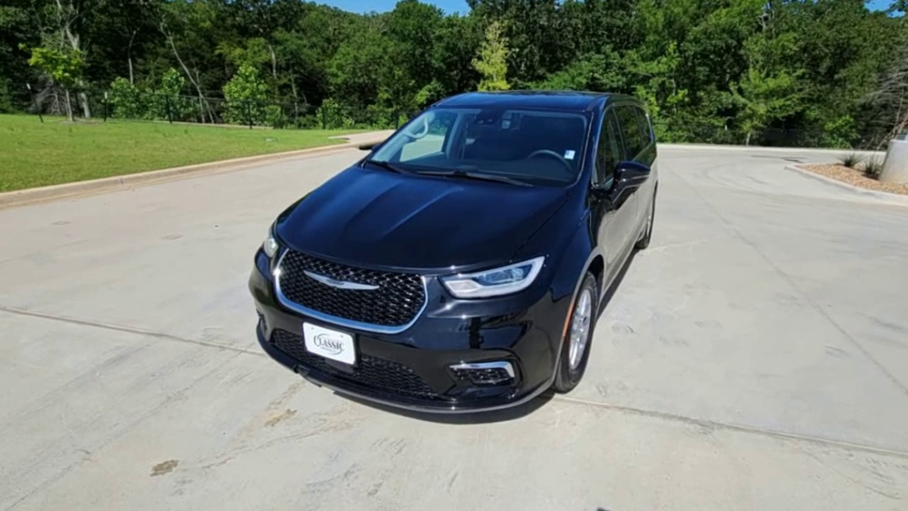 2024 Chrysler Pacifica Touring L photo 29
