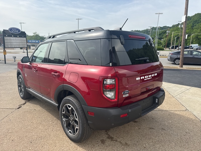 2025 Ford Bronco Sport Outer Banks photo 3