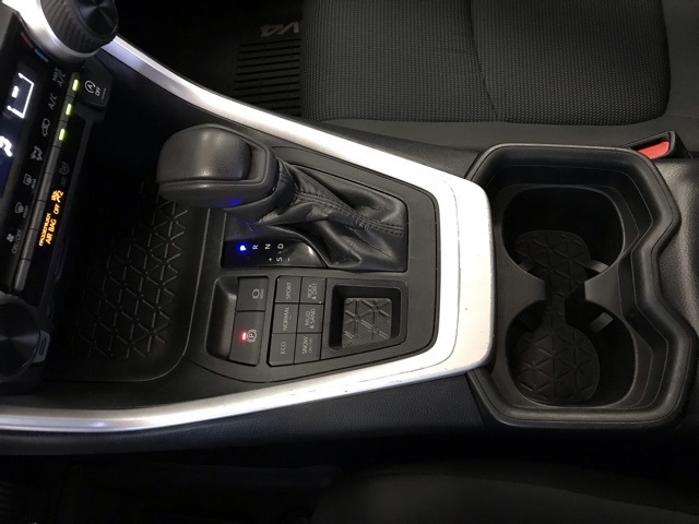 2021 Toyota RAV4 LE photo 20