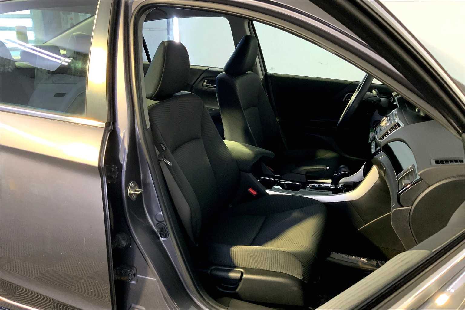 2016 Honda Accord LX photo 7