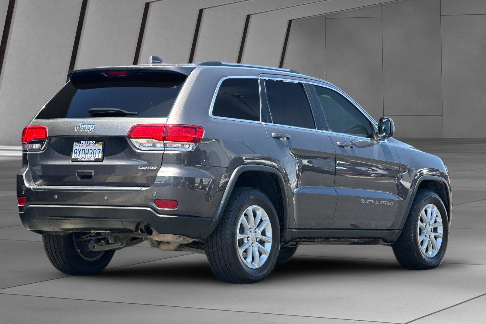 2021 Jeep Grand Cherokee Laredo E photo 3
