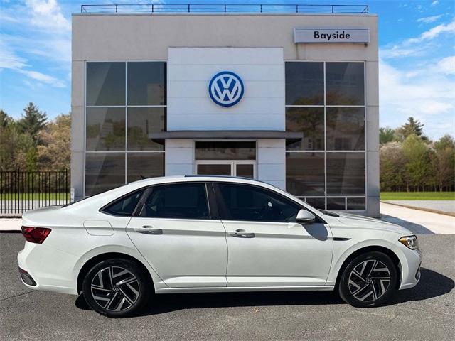 2022 Volkswagen Jetta 1.5T SEL photo 2