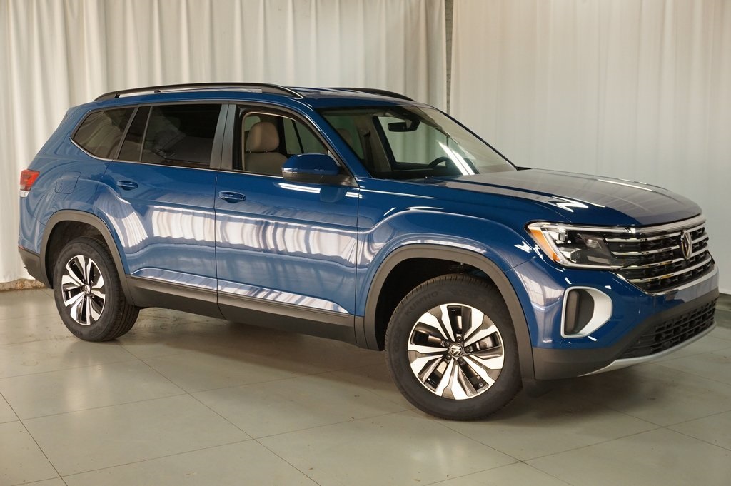 2025 Volkswagen Atlas SE photo 3