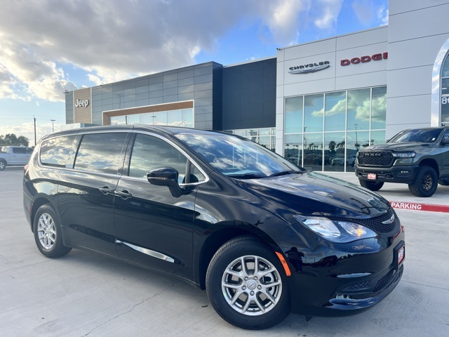 2026 Chrysler Voyager LX's photo