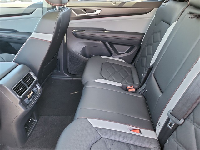 2025 Volkswagen Atlas Peak Edition SE photo 12