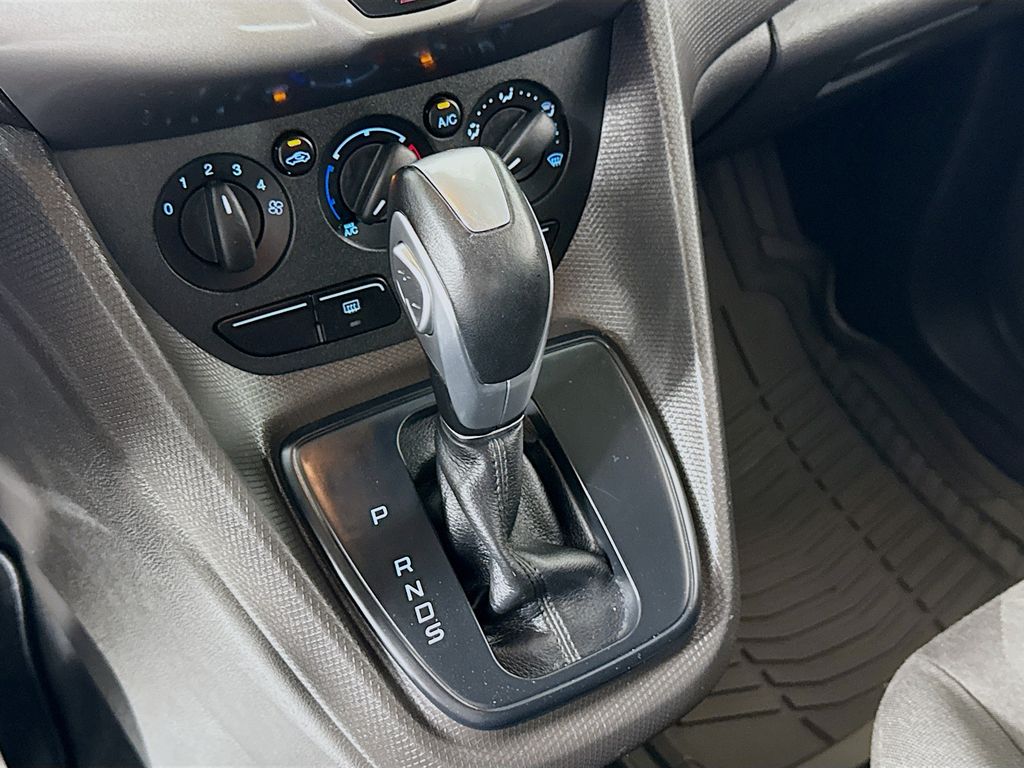 2015 Ford Transit Connect XLT photo 17