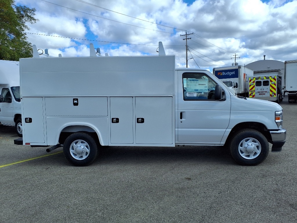 2026 Ford E-350 Base photo 3