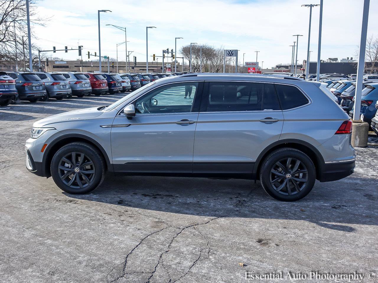 2024 VOLKSWAGEN TIGUAN - Image 3
