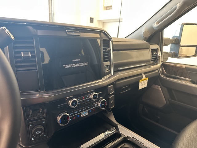 2025 Ford F-350 Lariat photo 14