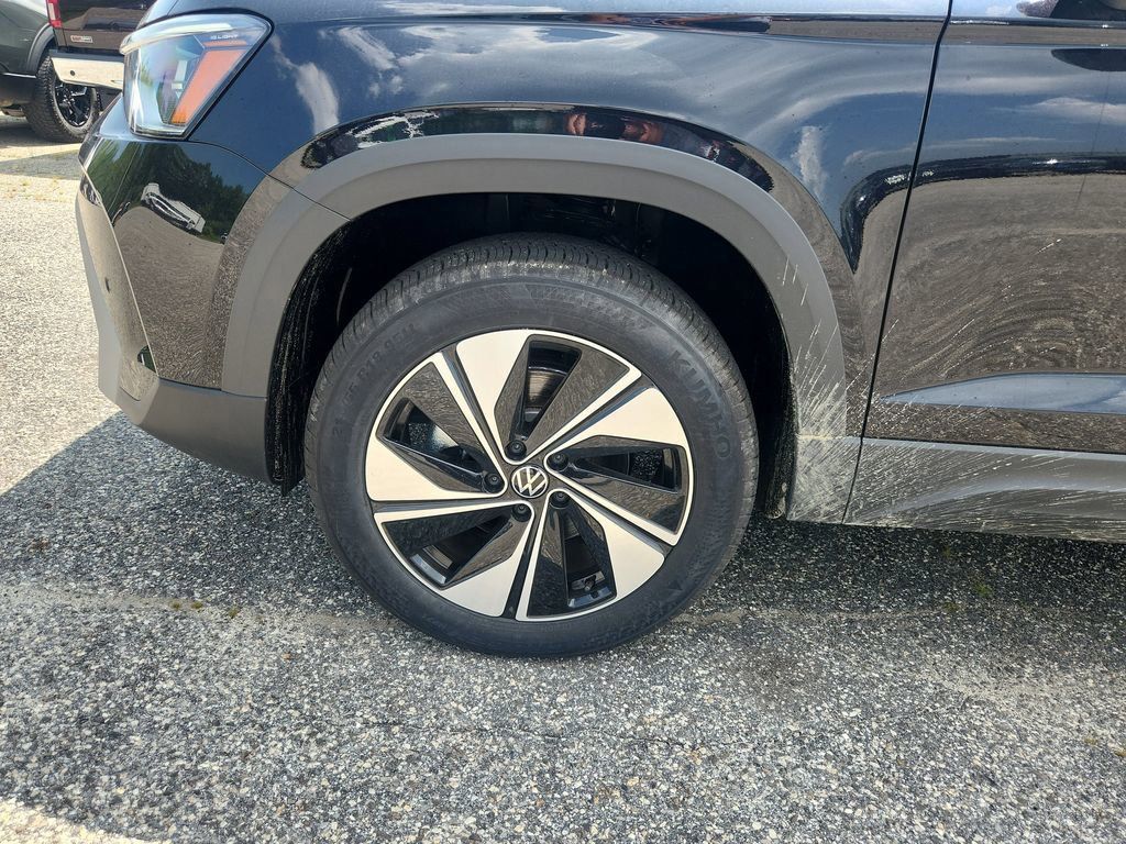 2025 Volkswagen Taos SE photo 19