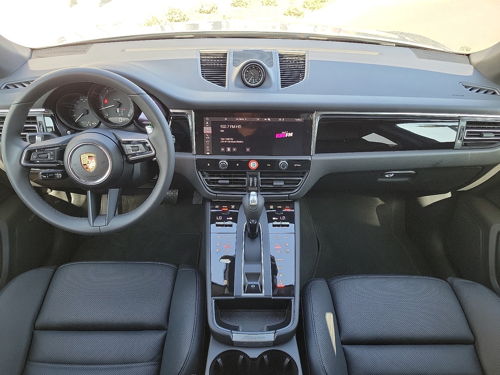 2025 Porsche Macan T photo 10
