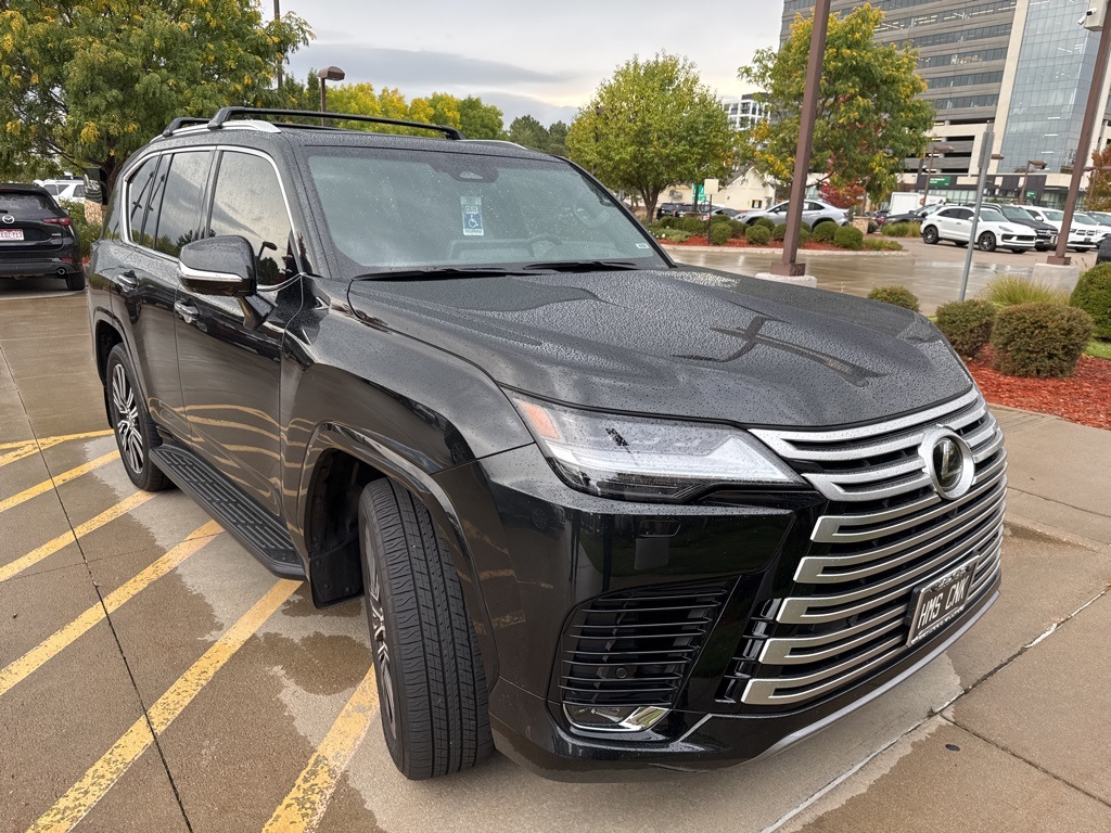 2025 Lexus LX 600 Luxury photo 2