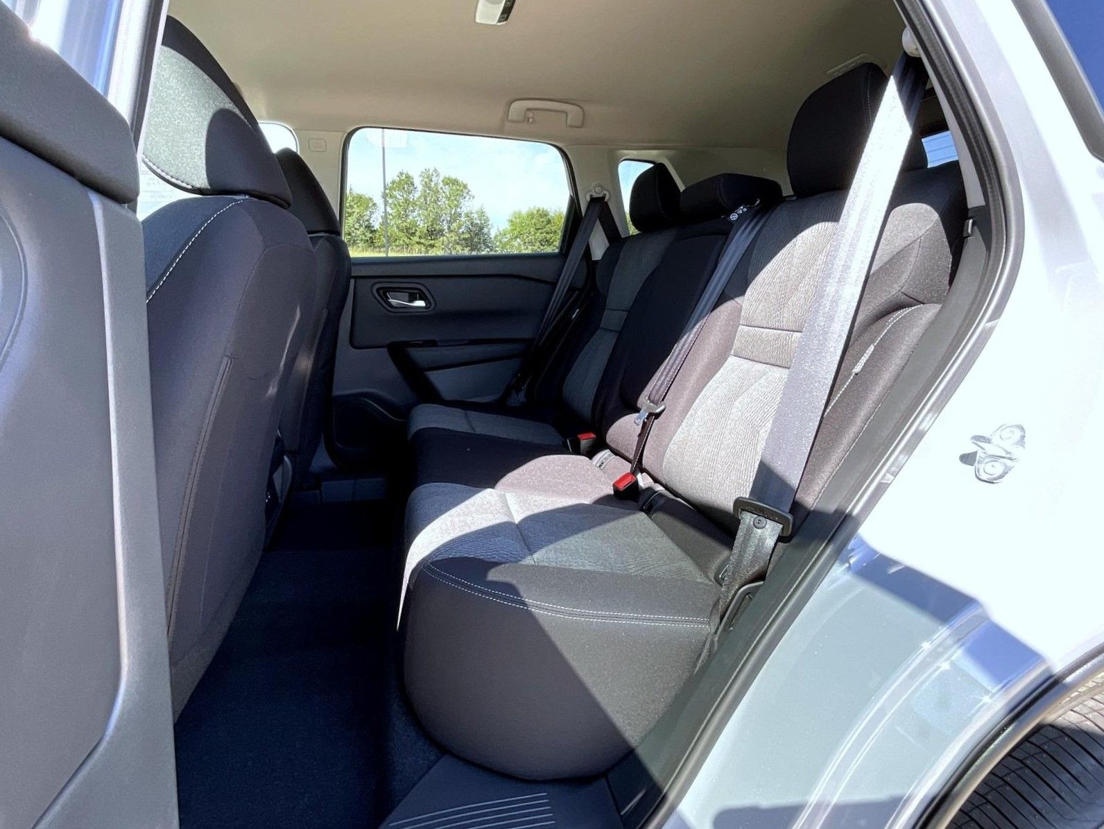 2026 Nissan Rogue SV photo 11
