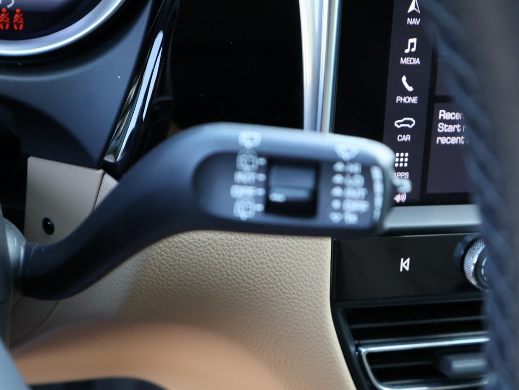 2024 Porsche Macan T photo 29