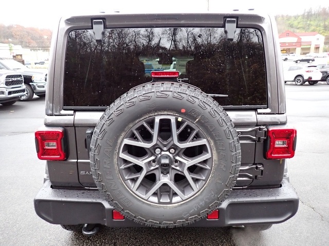 2025 Jeep Wrangler Sahara photo 4