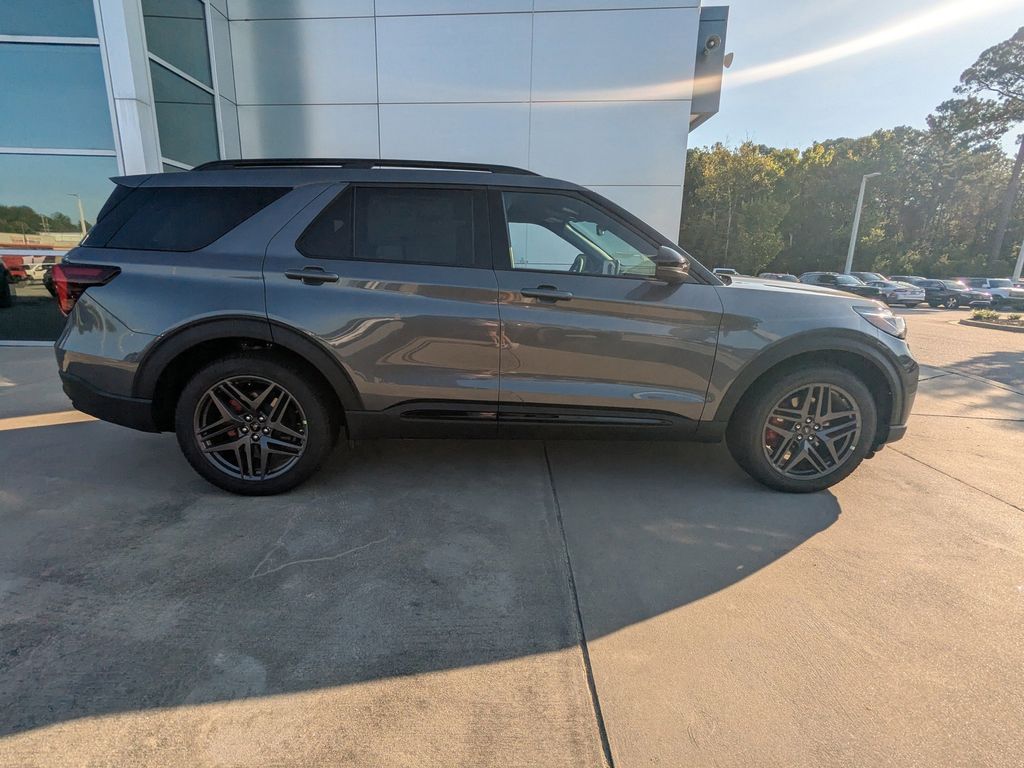 2025 Ford Explorer ST photo 3