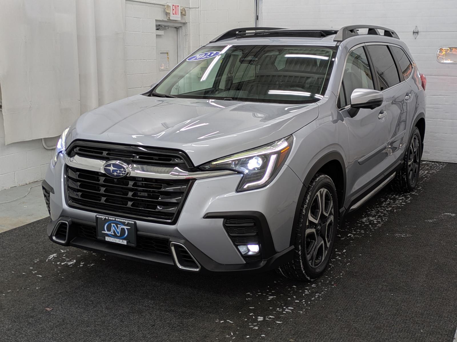 2023 Subaru Ascent Touring's photo
