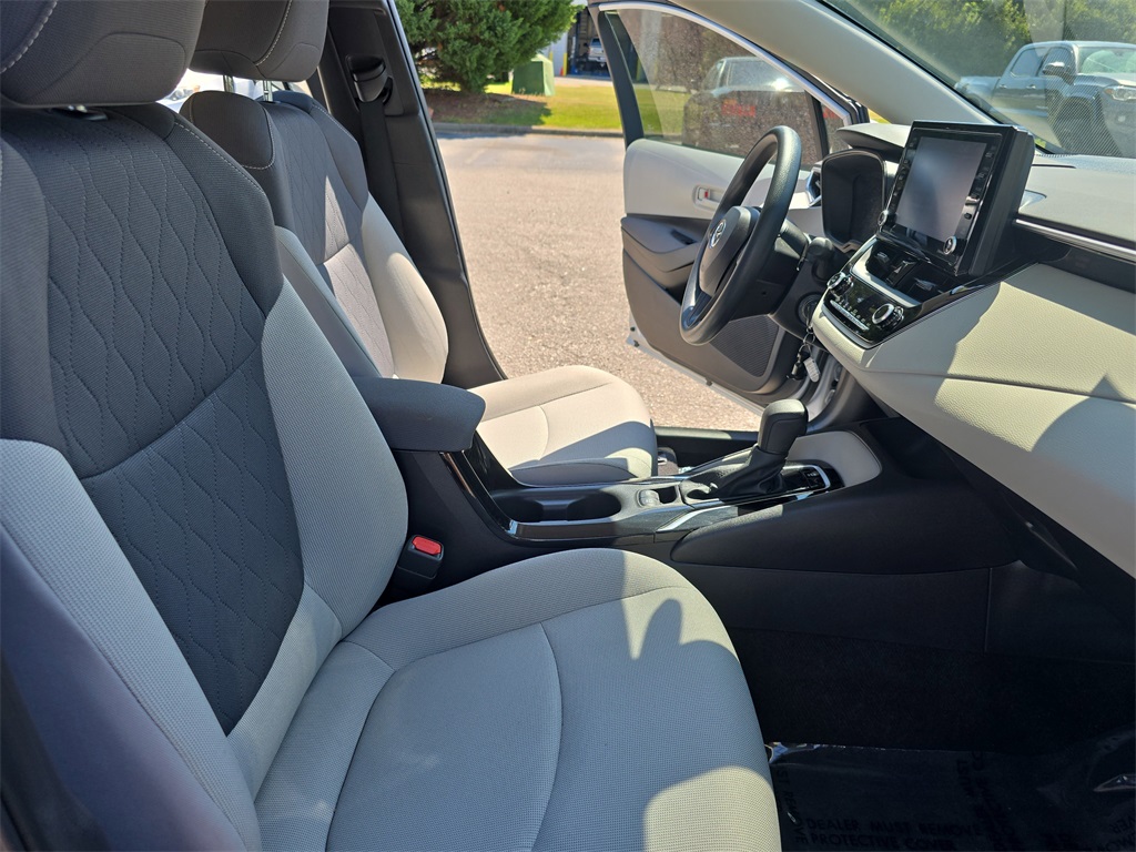 2022 Toyota Corolla LE photo 10