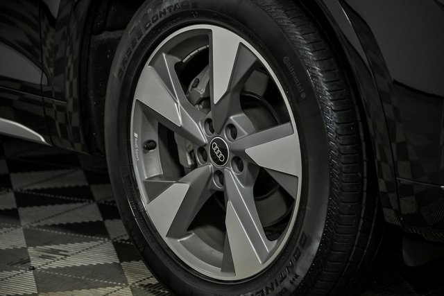 2023 Audi Q5 40 Premium Plus photo 3