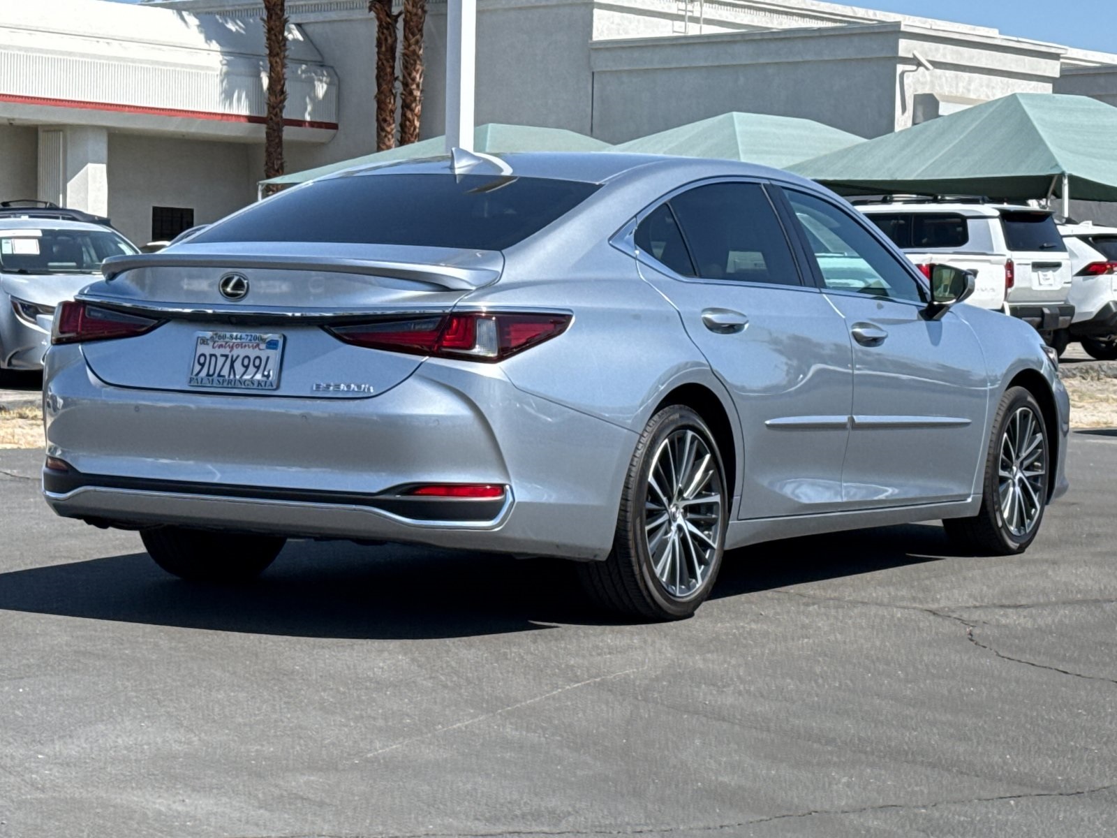2023 Lexus ES 300h photo 3