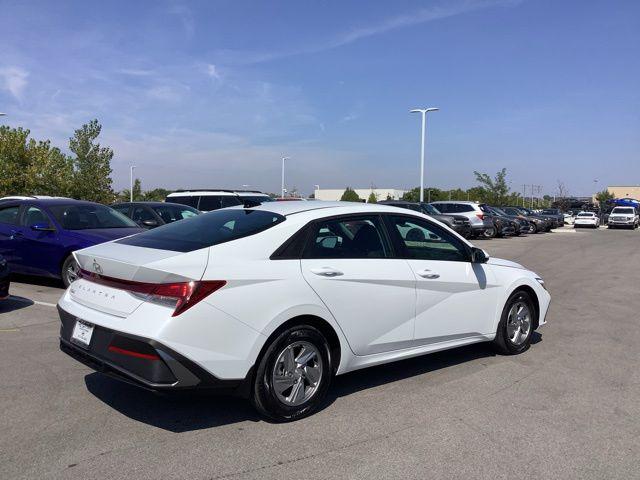 2025 Hyundai Elantra SE photo 4
