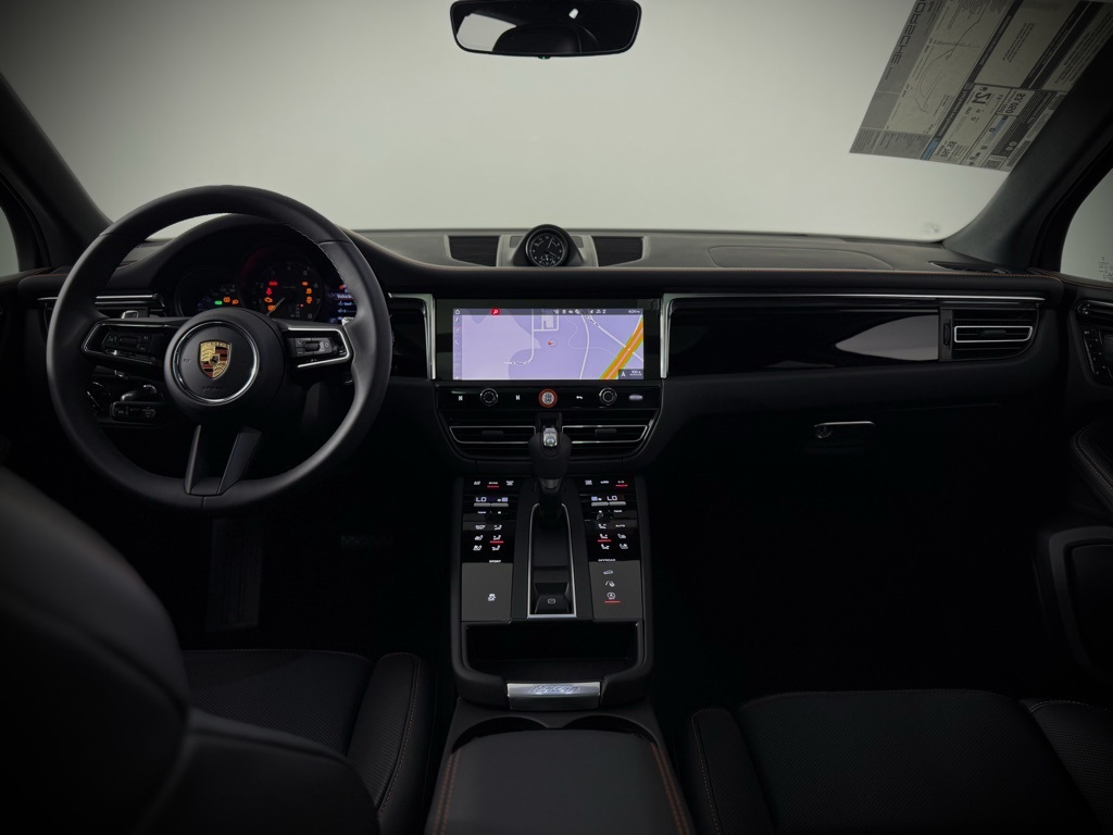2025 Porsche Macan T photo 22