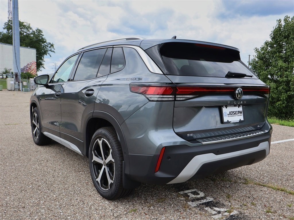 2025 Volkswagen Tiguan SE photo 2