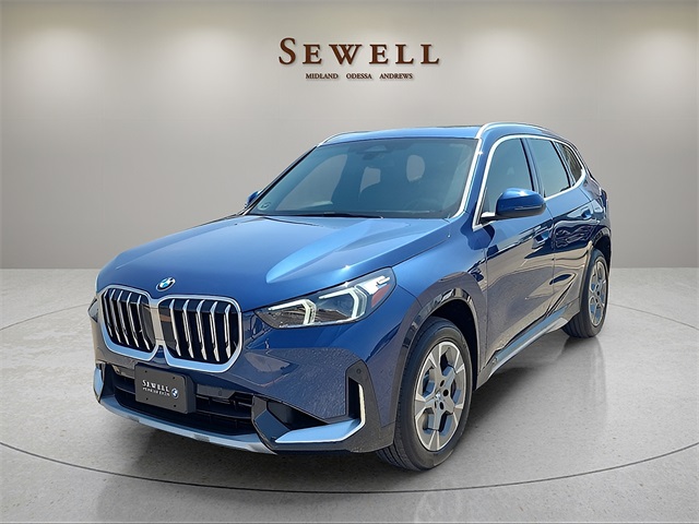 2025 BMW X1 28i's photo