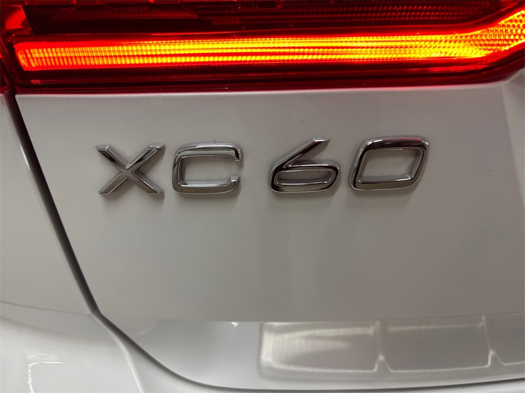 2023 Volvo XC60 B5 Plus photo 28