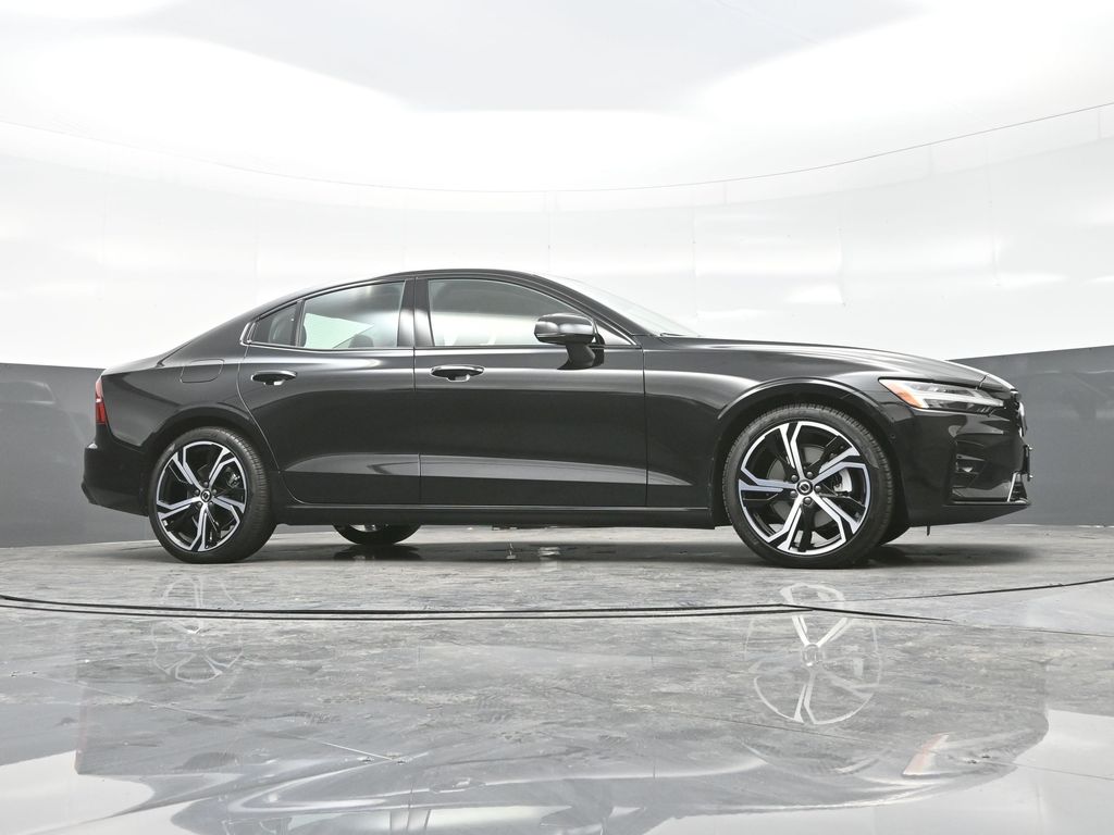 2024 Volvo S60 B5 Plus photo 21
