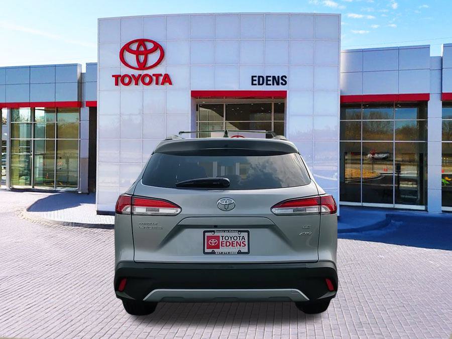 2025 Toyota Corolla Cross LE photo 4