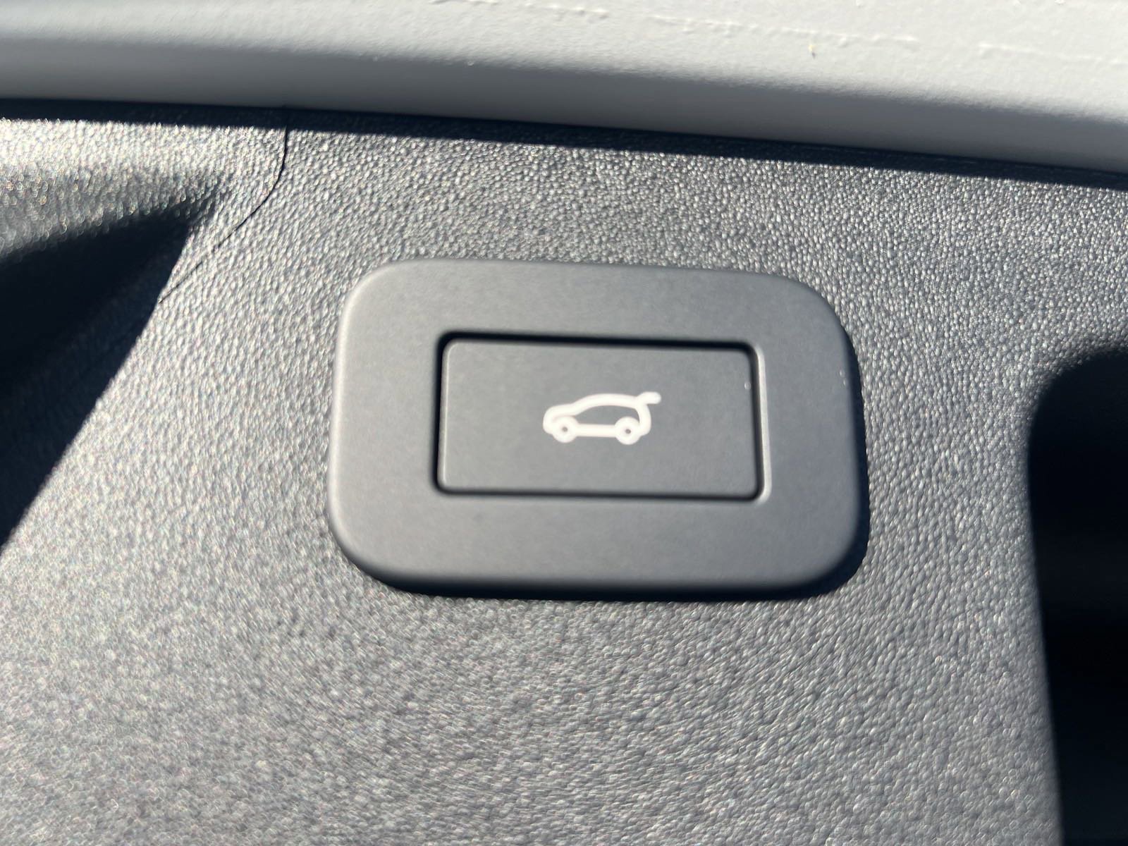 2025 Land Rover Discovery Sport S photo 25