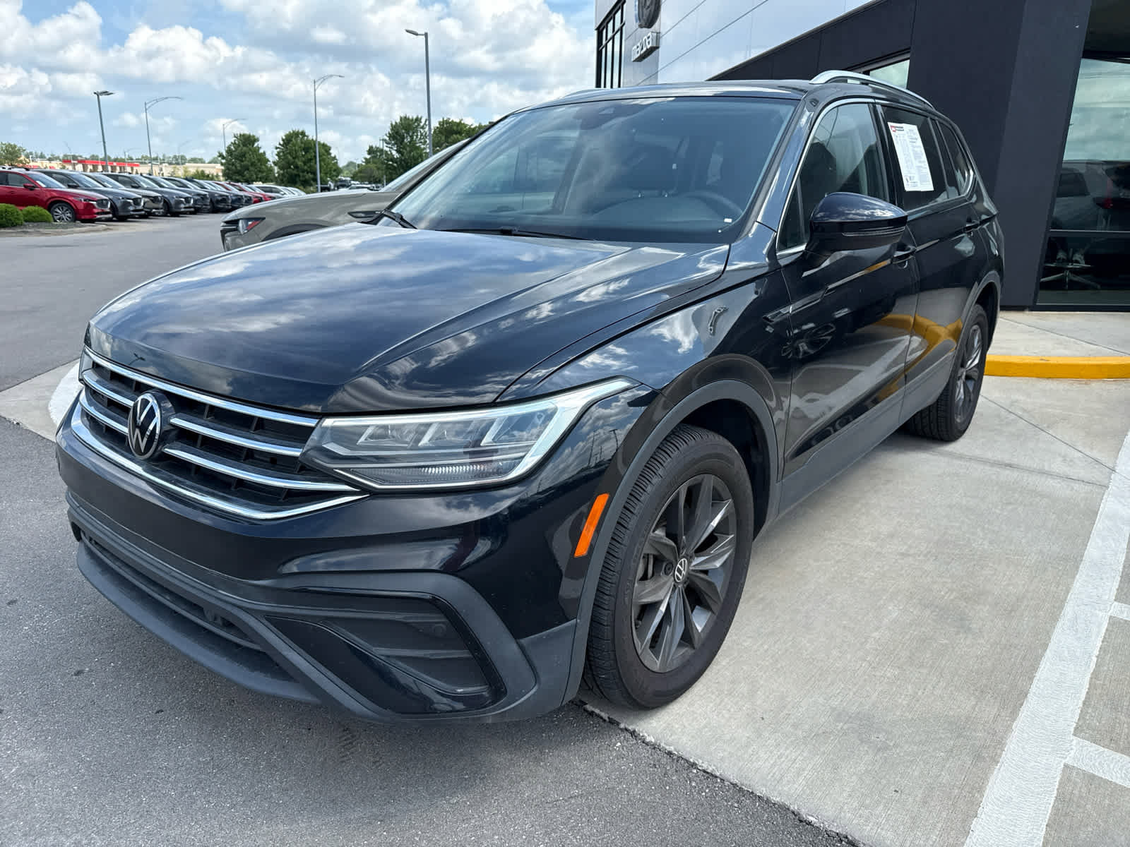Used 2022 Volkswagen Tiguan SE with VIN 3VV2B7AX2NM015306 for sale in Kansas City
