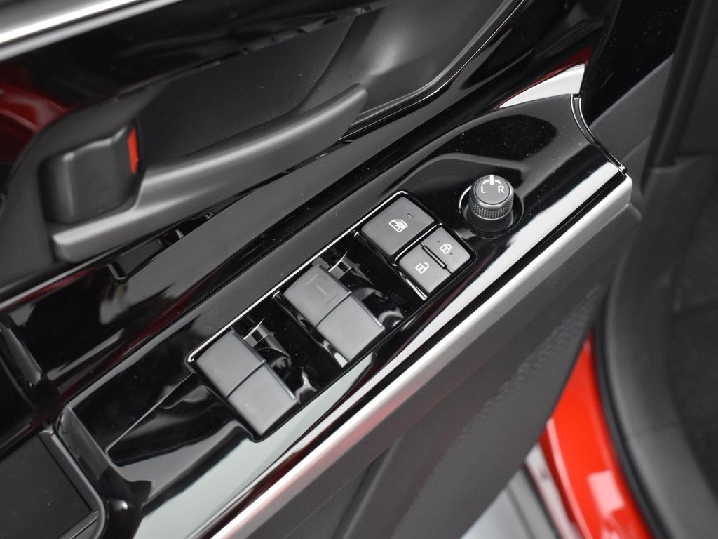 2025 Subaru Solterra Premium photo 8
