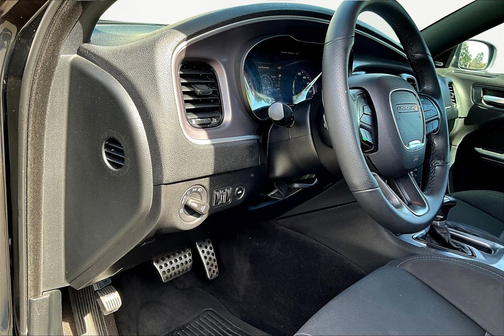 2019 Dodge Charger R/T photo 17