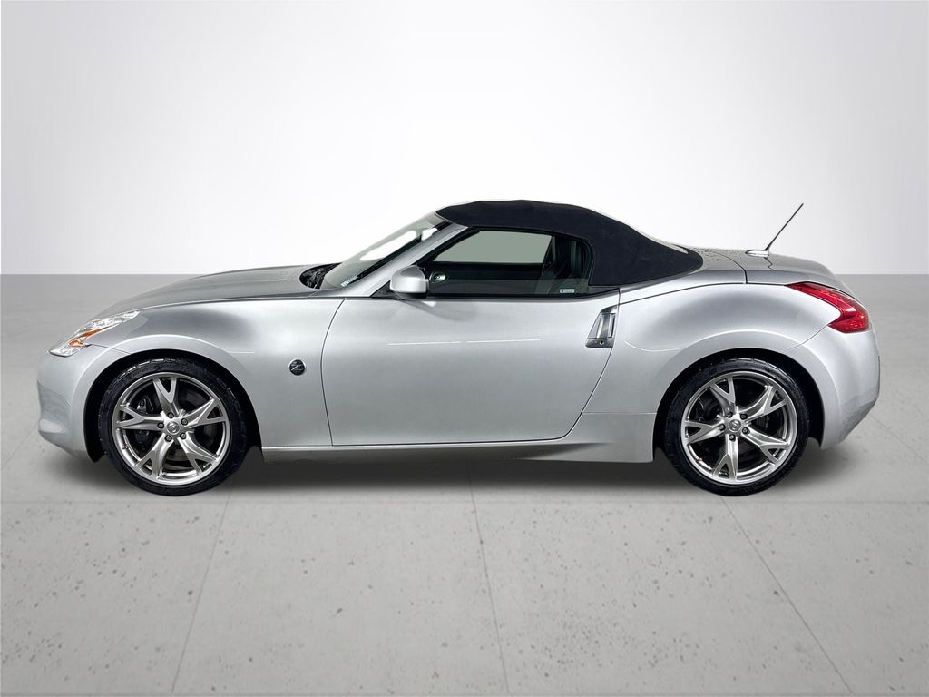 2011 Nissan 370Z Touring photo 9