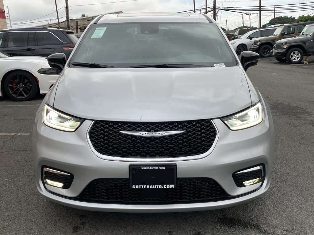 2026 Chrysler Pacifica Limited's photo