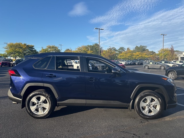 2019 Toyota RAV4 XLE photo 2