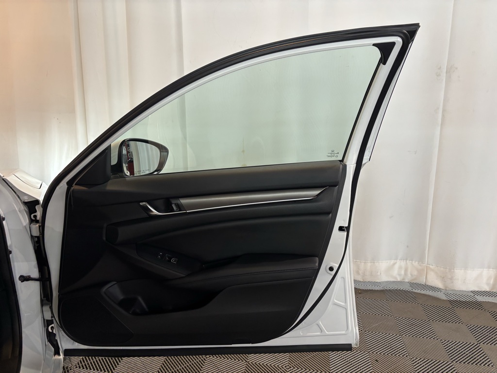 2019 Honda Accord LX photo 19