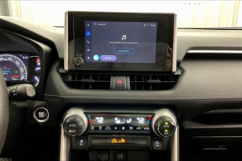 2024 Toyota RAV4 XLE photo 27
