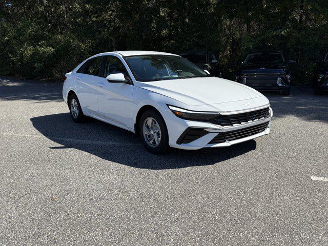 2026 Hyundai Elantra SE's photo