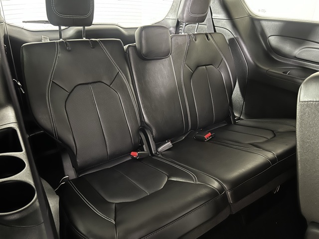 2026 Chrysler Pacifica photo 16
