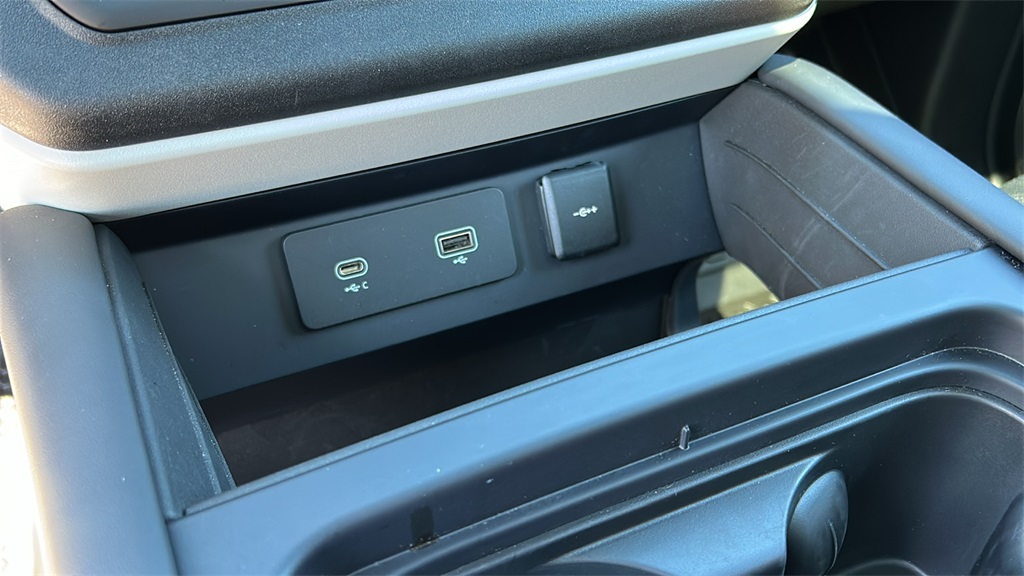 2024 Land Rover Defender 110 X-Dynamic SE photo 17