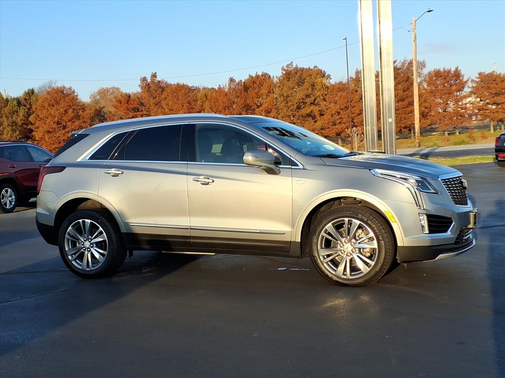 2025 Cadillac XT5 Premium Luxury photo 2