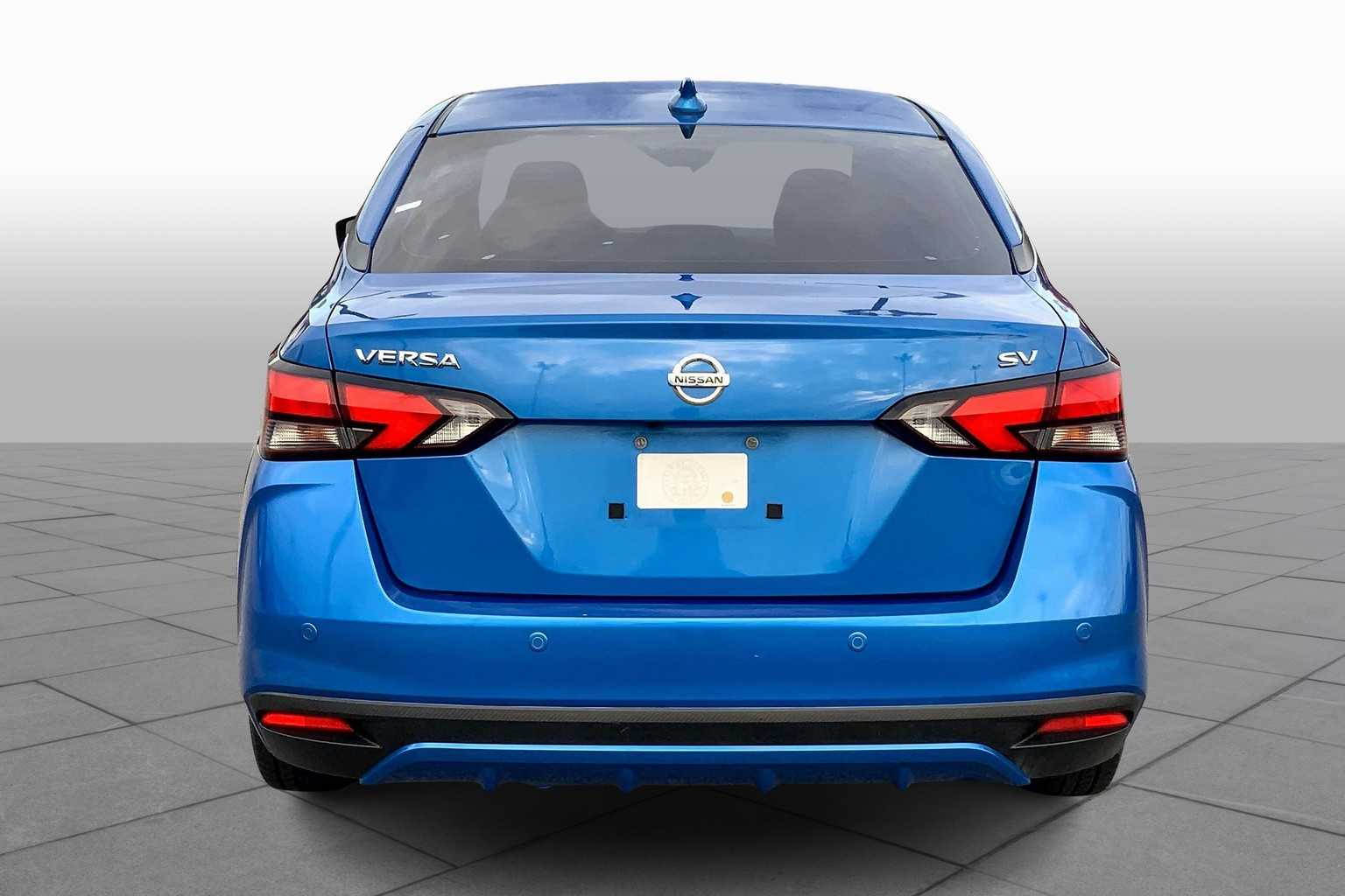 2020 Nissan Versa SV photo 4