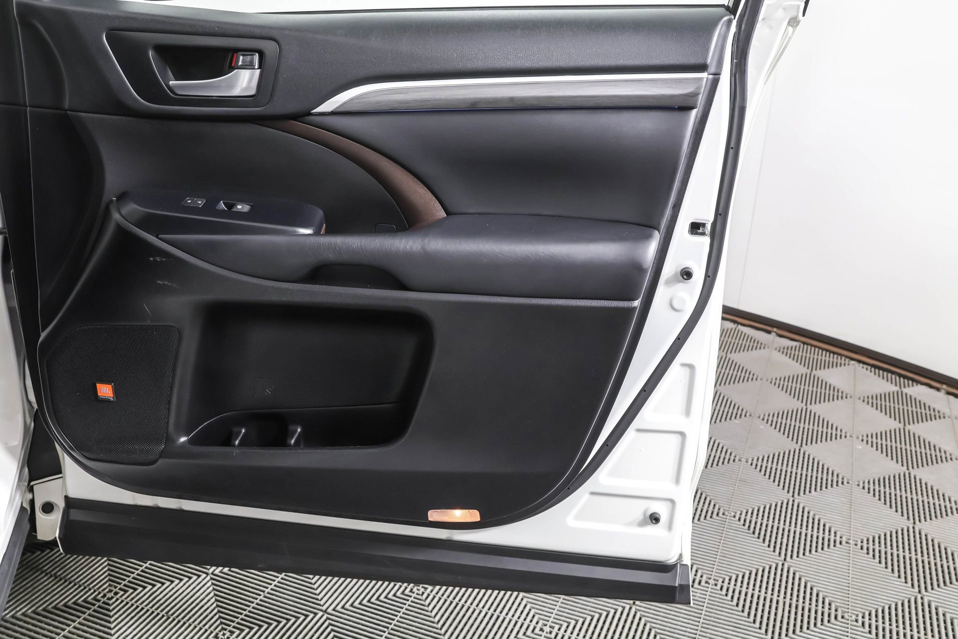 2019 Toyota Highlander Limited photo 38