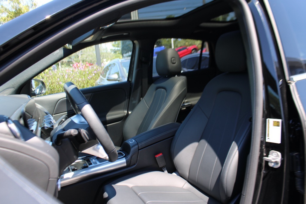 2025 Mercedes Benz GLA 250 photo 3